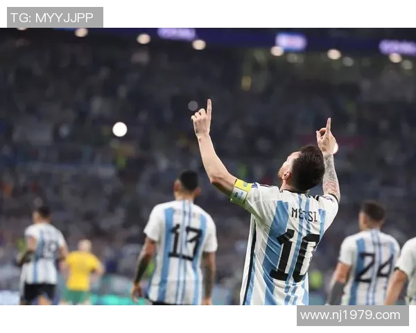 卡塔尔街头悬挂足球明星照片展现足球文化热情与魅力